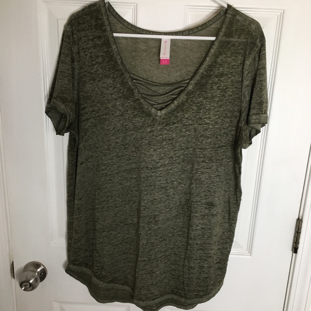 No Boundaries Green V-neck